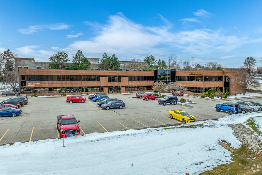 More Photos Of 601-611 N Barker Rd, Brookfield Office For Sale