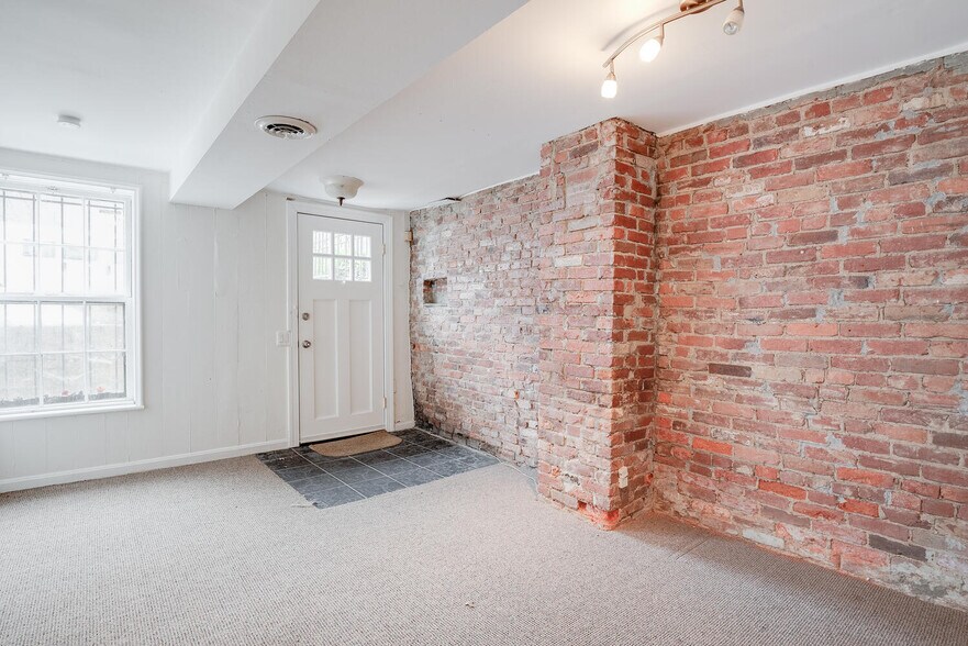 More Photos Of 1804 T St NW, Washington Office For Lease