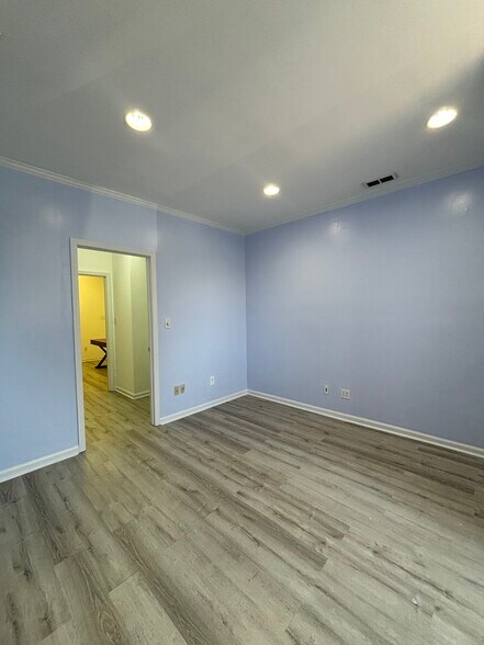 More Photos Of 1365 Westgate Center Dr, Winston-Salem Office For Sale