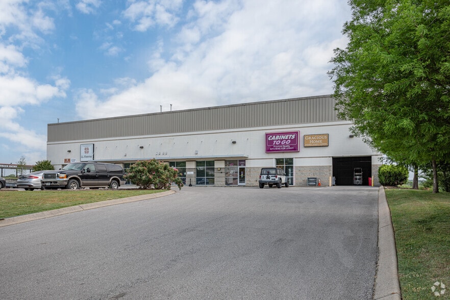 More Photos Of 131-133 Charter Pl, La Vergne Warehouse For Lease