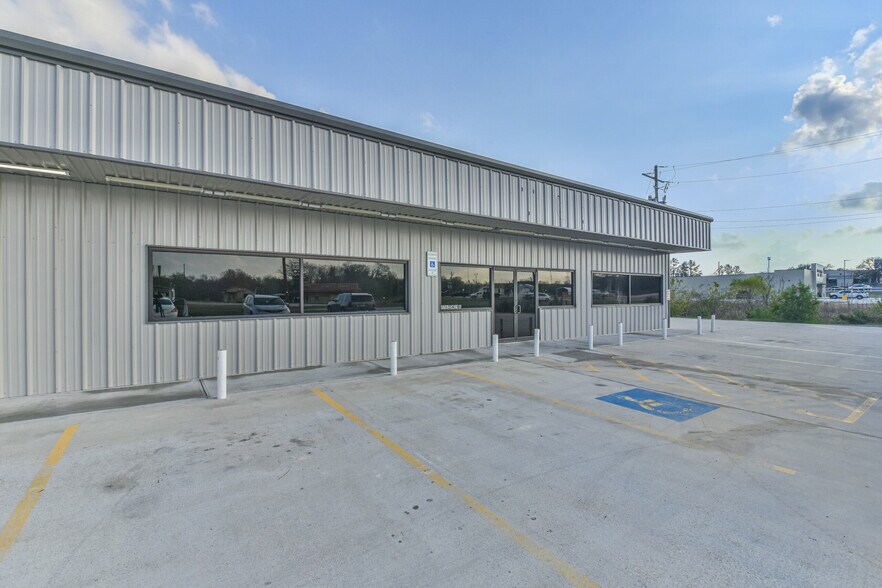 More Photos Of 3762 Highway 19, Riverside General Retail For Lease