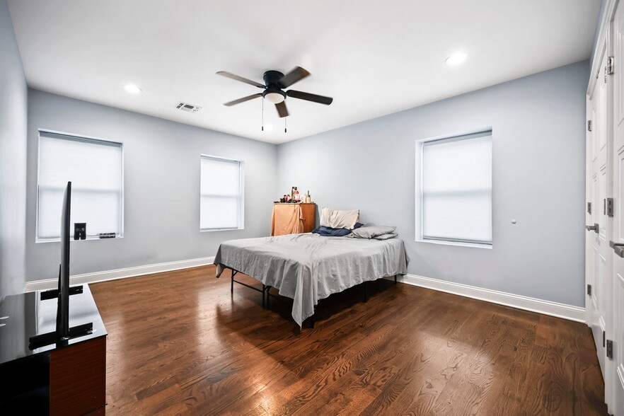 More Photos Of 19 Franklin St, Bloomfield Storefront Retail Office For Sale