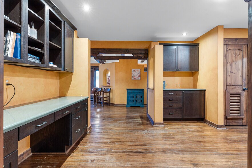 More Photos Of 3228 S Jamestown Ave, Tulsa Medical For Sale