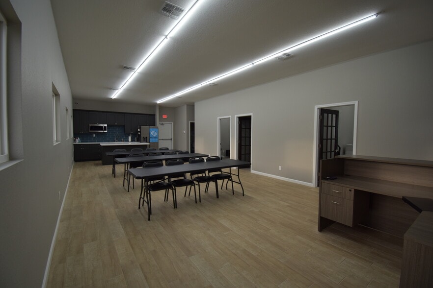 More Photos Of 11395 FM 2432 Rd, Willis Light Manufacturing For Sale