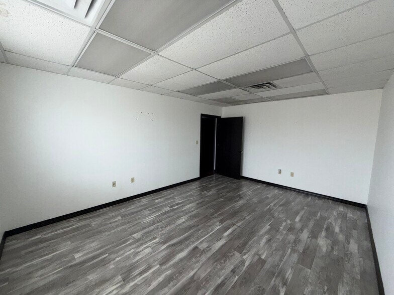 More Photos Of 1116 S 129th East Ave, Tulsa Warehouse For Sale