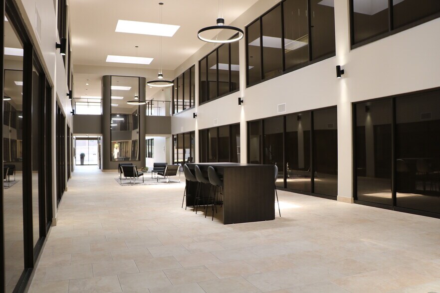 More Photos Of 17440 N Dallas Pky, Dallas Loft Creative Space For Lease