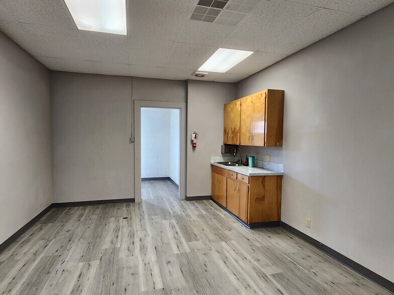 More Photos Of 720 6th St, Clarkston Medical For Lease