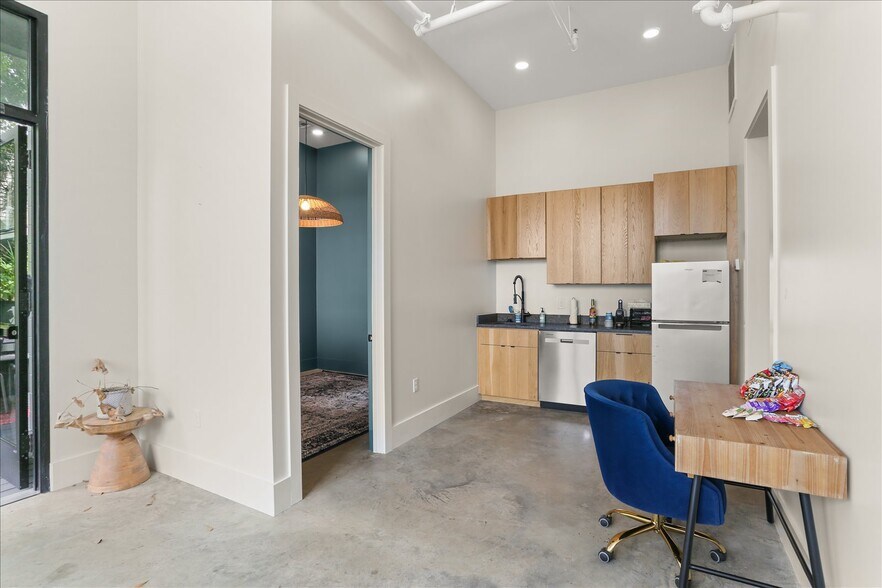 More Photos Of 825 Thalia St, New Orleans Storefront Retail Office For Sale