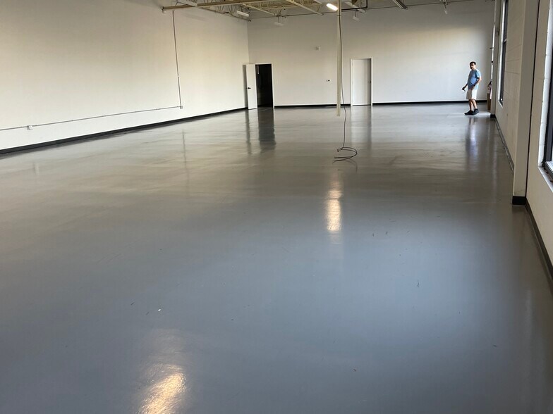 More Photos Of 6914 Eastman Ave, Midland Freestanding For Lease