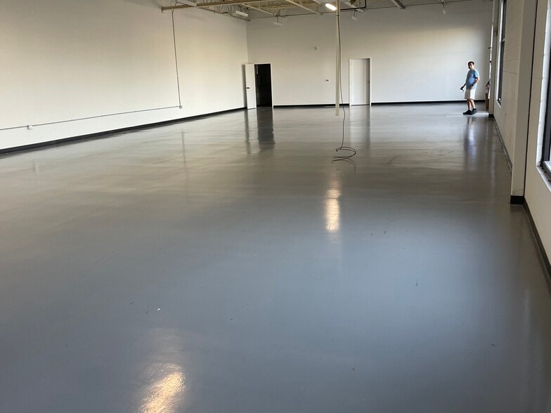 More Photos Of 6914 Eastman Ave, Midland Freestanding For Lease