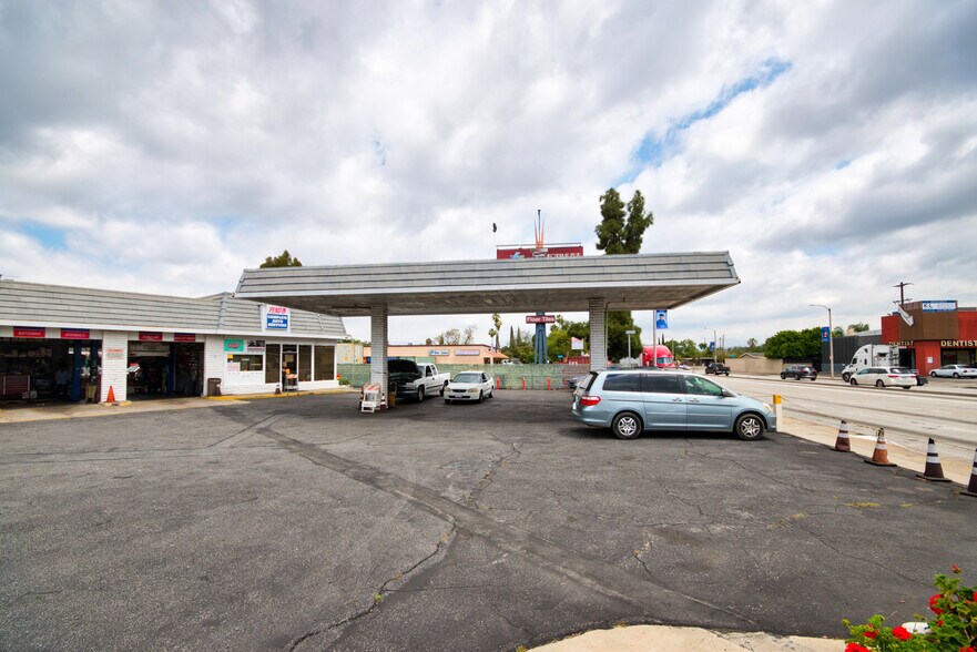 Primary Photo Of 1031 S Hacienda Blvd, La Puente Service Station For Sale