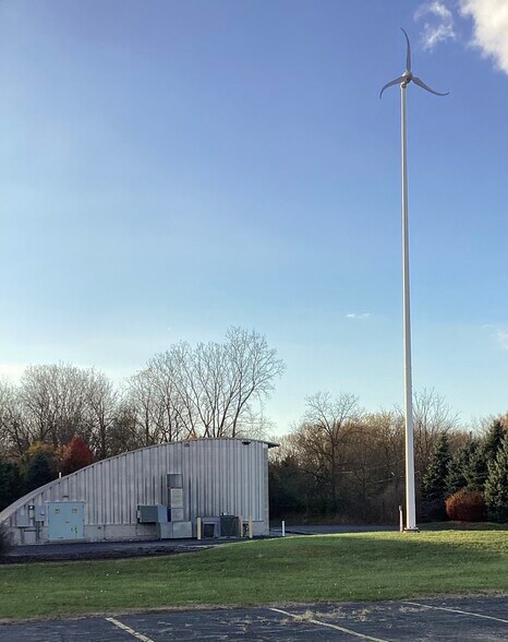 More Photos Of 360 E State Line Rd, Toledo Light Manufacturing For Lease