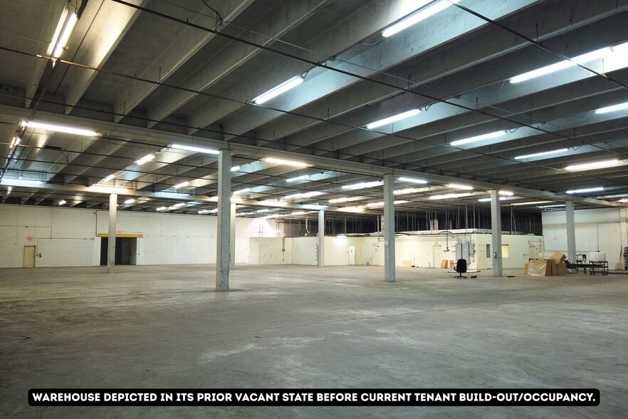 More Photos Of 10880 NW 30th St, Doral Warehouse For Lease