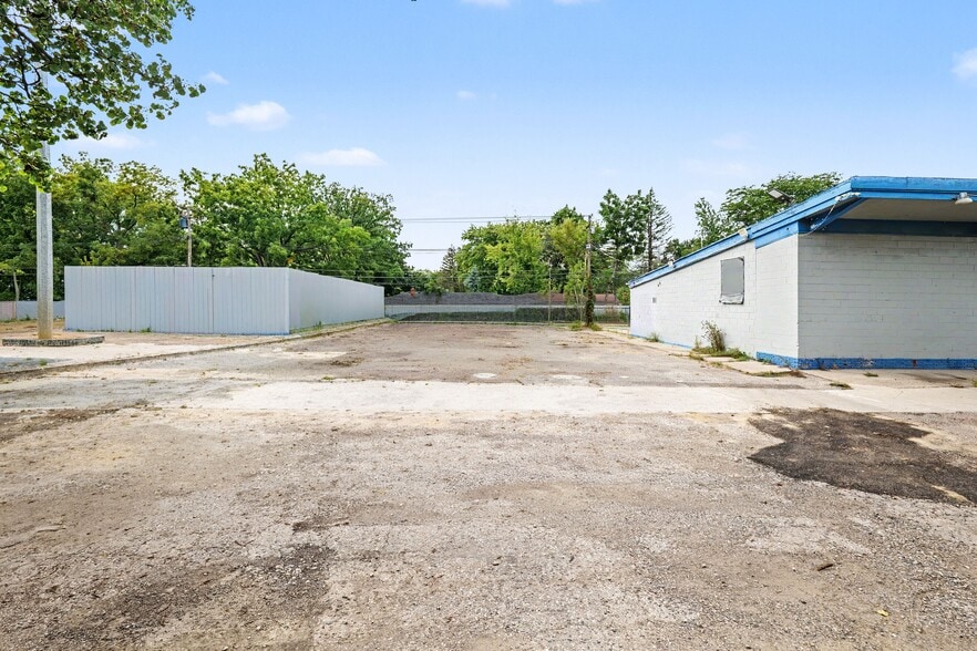 More Photos Of 1010 S Gratiot Ave, Mount Clemens Auto Repair For Sale