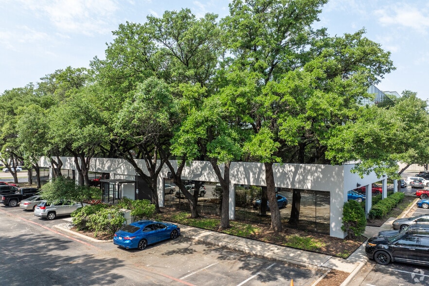 More Photos Of 14110 N Dallas Pky, Dallas Unknown For Lease