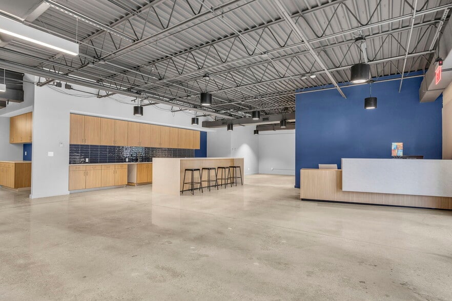 More Photos Of 10580 Barkley St, Overland Park Medical For Lease