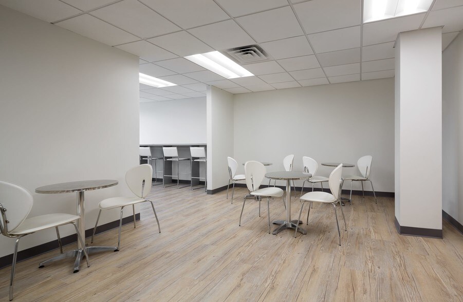 More Photos Of 30 Oak St, Stamford Office For Sale