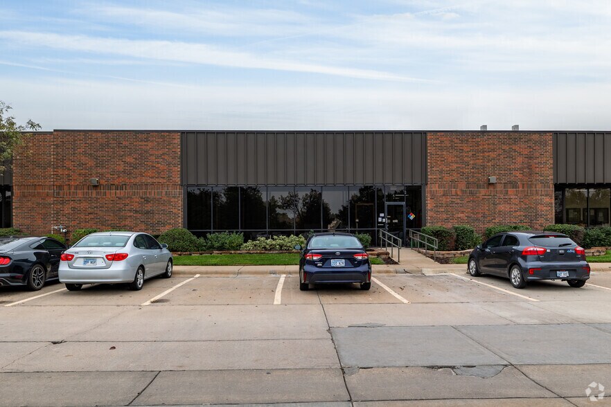 More Photos Of 3450 N Rock Rd, Wichita Office For Lease