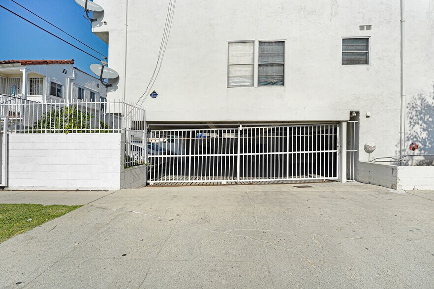 More Photos Of 1649 S La Brea Ave, Los Angeles Multifamily For Sale
