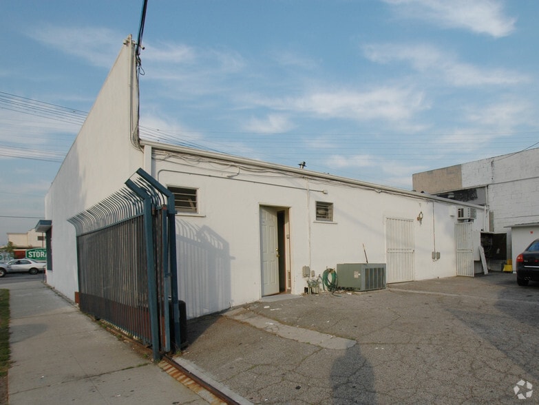 More Photos Of 11424-11428 Vanowen St, North Hollywood Storefront Retail Office For Lease
