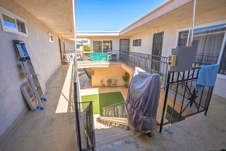 More Photos Of 202 S Calle Seville, San Clemente Apartments For Sale