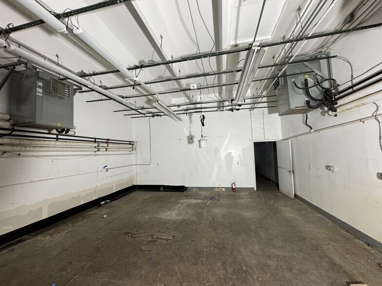 More Photos Of 3555 Moline St, Aurora Manufacturing For Lease