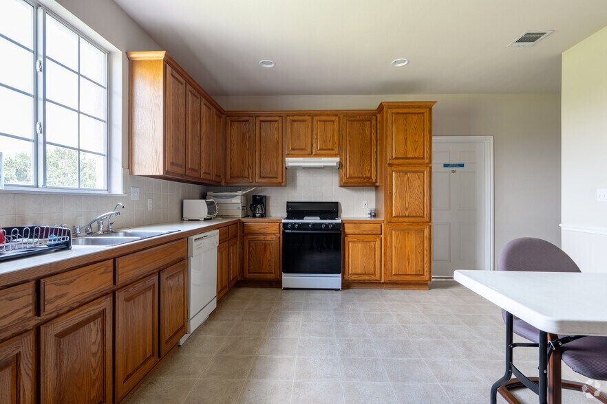 More Photos Of 10200 Hwy 290 W, Austin Medical For Sale