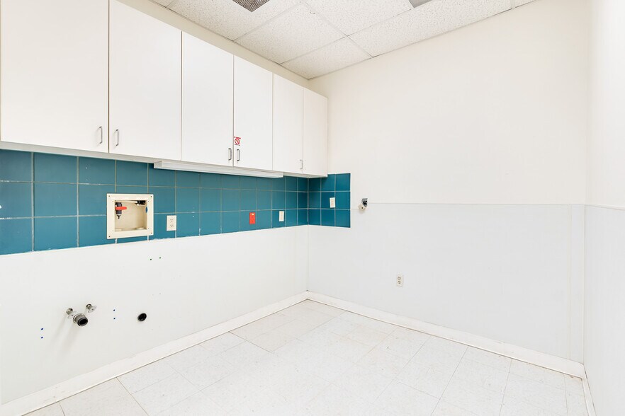 More Photos Of 222 I St, Los Banos Office For Lease