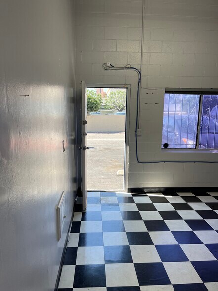 More Photos Of 2621 Pico Blvd, Santa Monica Storefront Retail Office For Lease