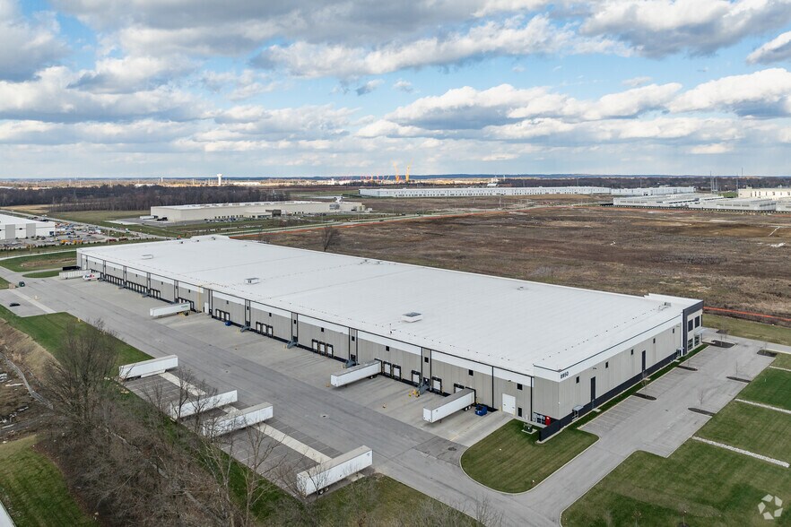 More Photos Of 8950 Smith's Mill Rd, New Albany Distribution For Lease