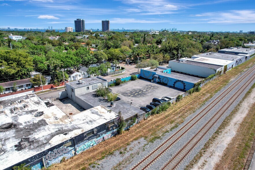 More Photos Of 7250 NE 4th Ct, Miami Showroom For Lease