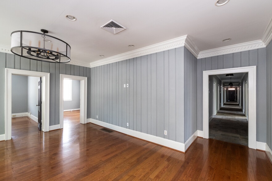 More Photos Of 300 E Coffee St, Greenville Office For Sale