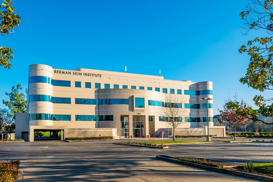 More Photos Of 1792 Tribute Rd, Sacramento Office For Lease