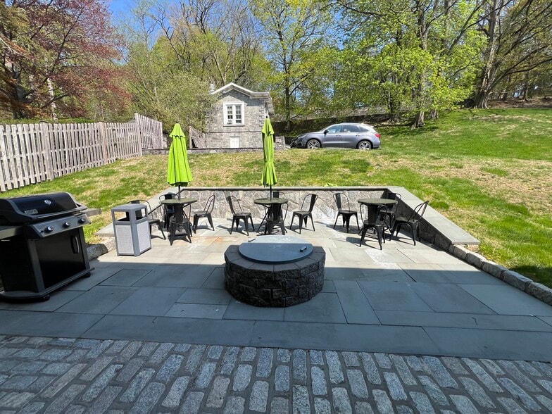 More Photos Of 94 N Broadway, Irvington Office For Lease