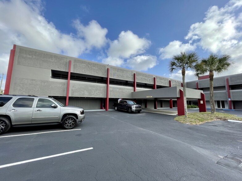 Primary Photo Of 5975 W Sunrise Blvd, Sunrise Medical For Lease