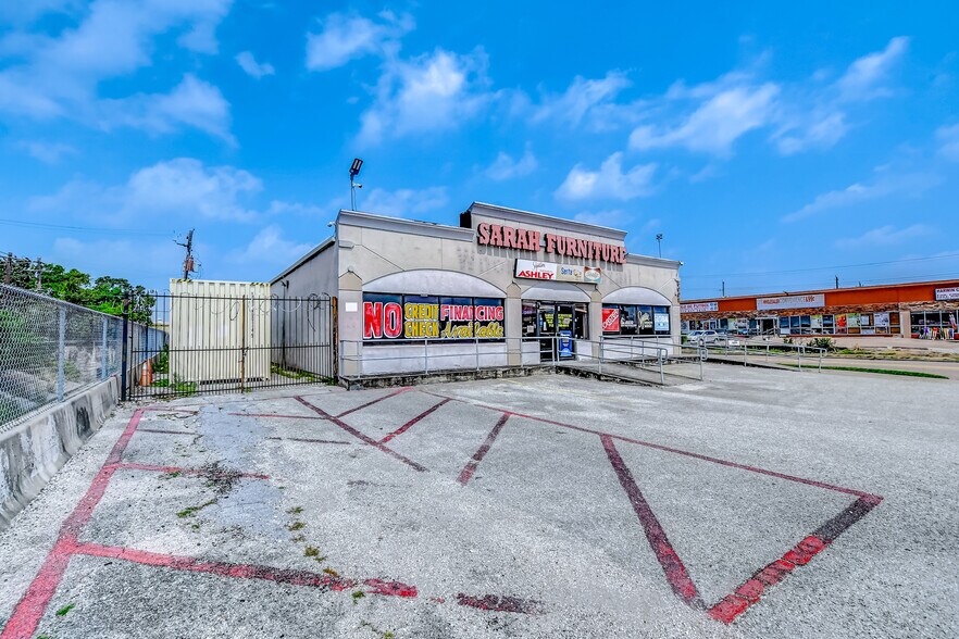 More Photos Of 8009 Harwin Dr, Houston Freestanding For Sale