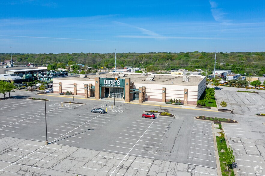 More Photos Of 5710-5840 Antioch Rd, Merriam Unknown For Lease