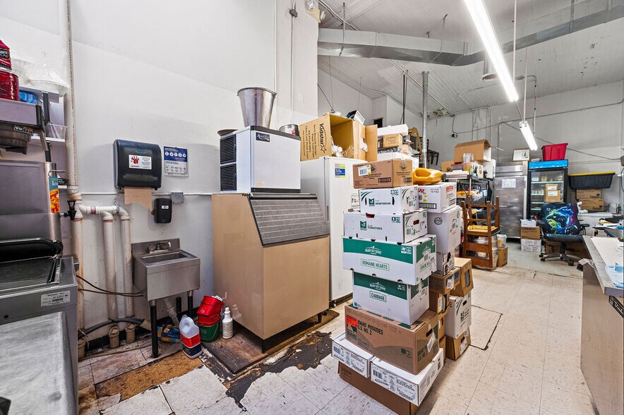 More Photos Of 235 S Main St, Palisade Restaurant For Sale