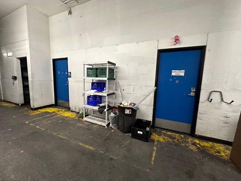 More Photos Of 1325 E Flamingo Rd, Las Vegas General Retail For Sale