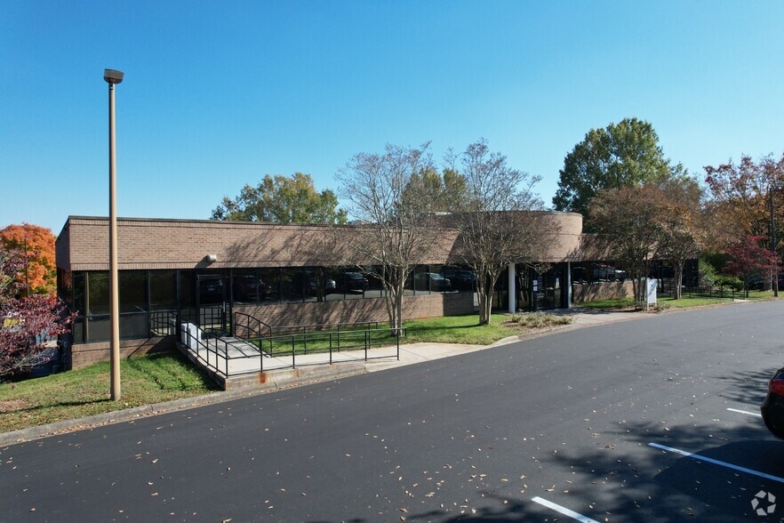 More Photos Of 730 Highland Oaks Dr, Winston-Salem Medical For Sale