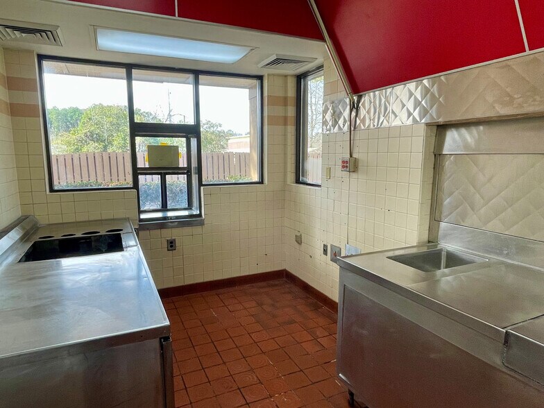More Photos Of 5508 Raeford Rd, Fayetteville Fast Food For Lease