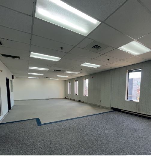 More Photos Of 1300 Rue De Louvain O, Montréal Light Manufacturing For Lease