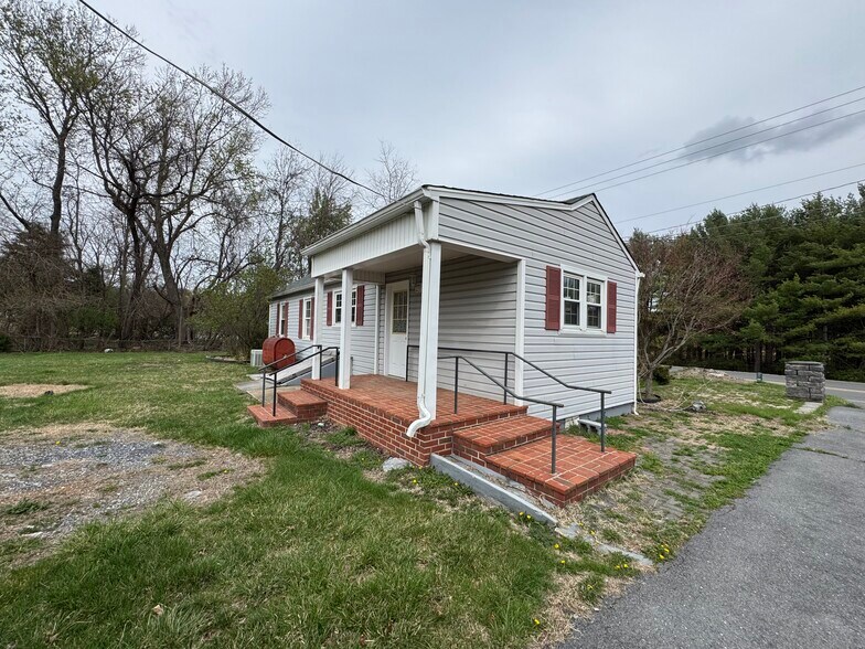 More Photos Of 1932 Spring Hill Rd, Staunton Flex For Sale