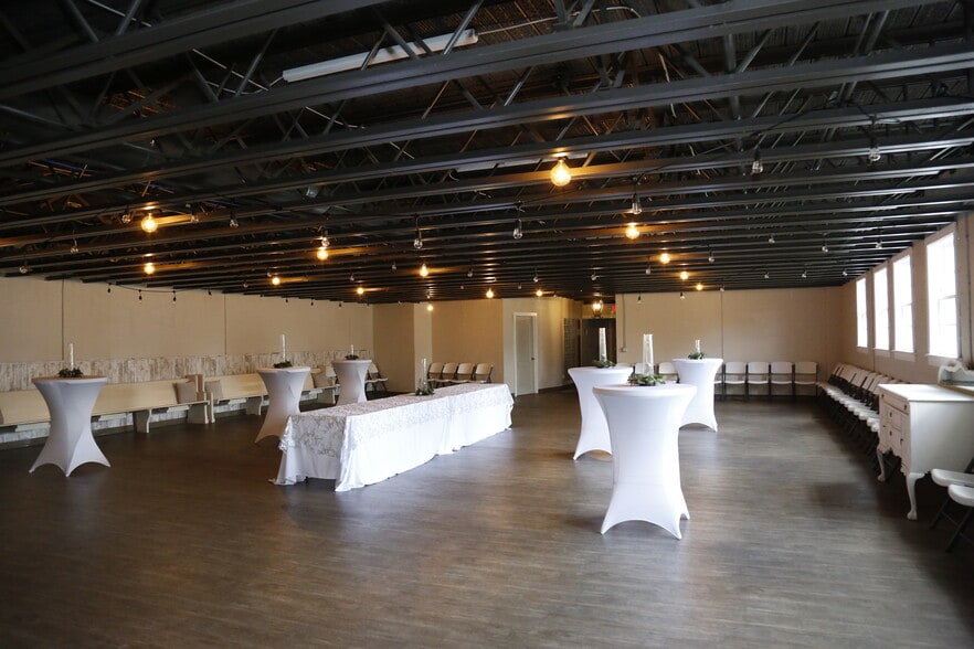 More Photos Of 801 E Park Ave, Fairmont Storefront For Sale