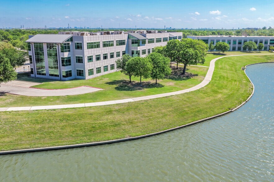More Photos Of 2850 Lake Vista Dr, Lewisville Office Residential For Lease