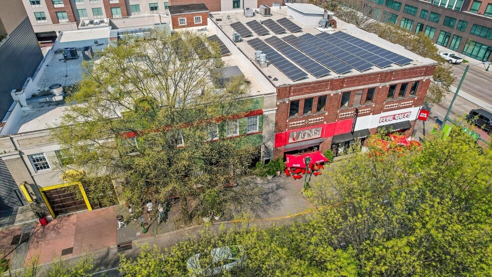 More Photos Of 407 Broad St, Chattanooga General Retail For Lease