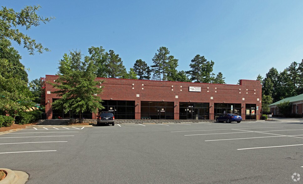 More Photos Of 1641 Matthews Township Pky, Matthews Freestanding For Lease