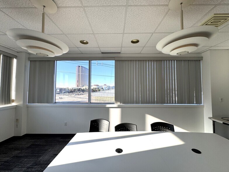 More Photos Of 4 Betty St, Everett Flex For Lease