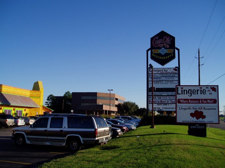 More Photos Of 5920 Highway 6 N, Houston Unknown For Lease