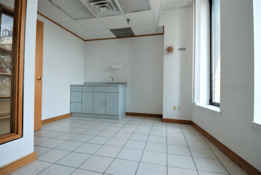 More Photos Of 7-8 Chatham Sq, New York Office For Lease